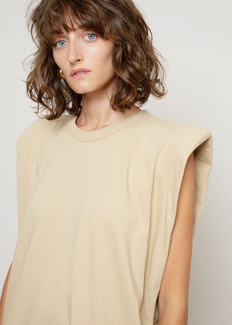 Robe moulante à épaules rembourrées Tina en lait d'amande